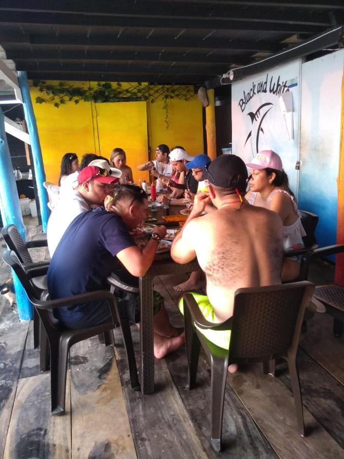 Cabanas Black And White 호텔 Cartagena 외부 사진